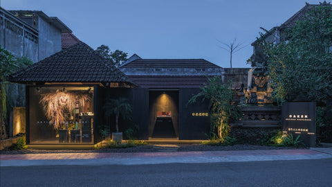 OAKEN LAB’S NEW UBUD STORE COMBINES RETAIL AND HOSPITALITY LAUNCHING THE OAKEN STILLROOM